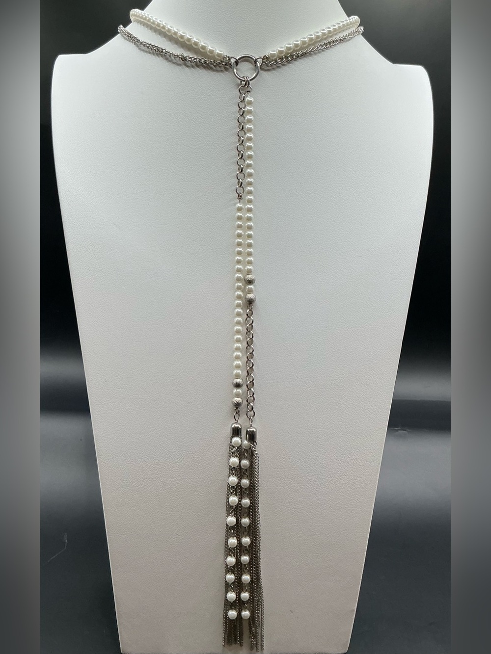 NEW YORK & COMPANT SILVERTONE FAUX PEARL TASSEL LARIAT NECKLACE
